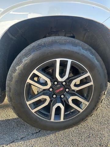 Used 2022 GMC Yukon XL AT4 image 9