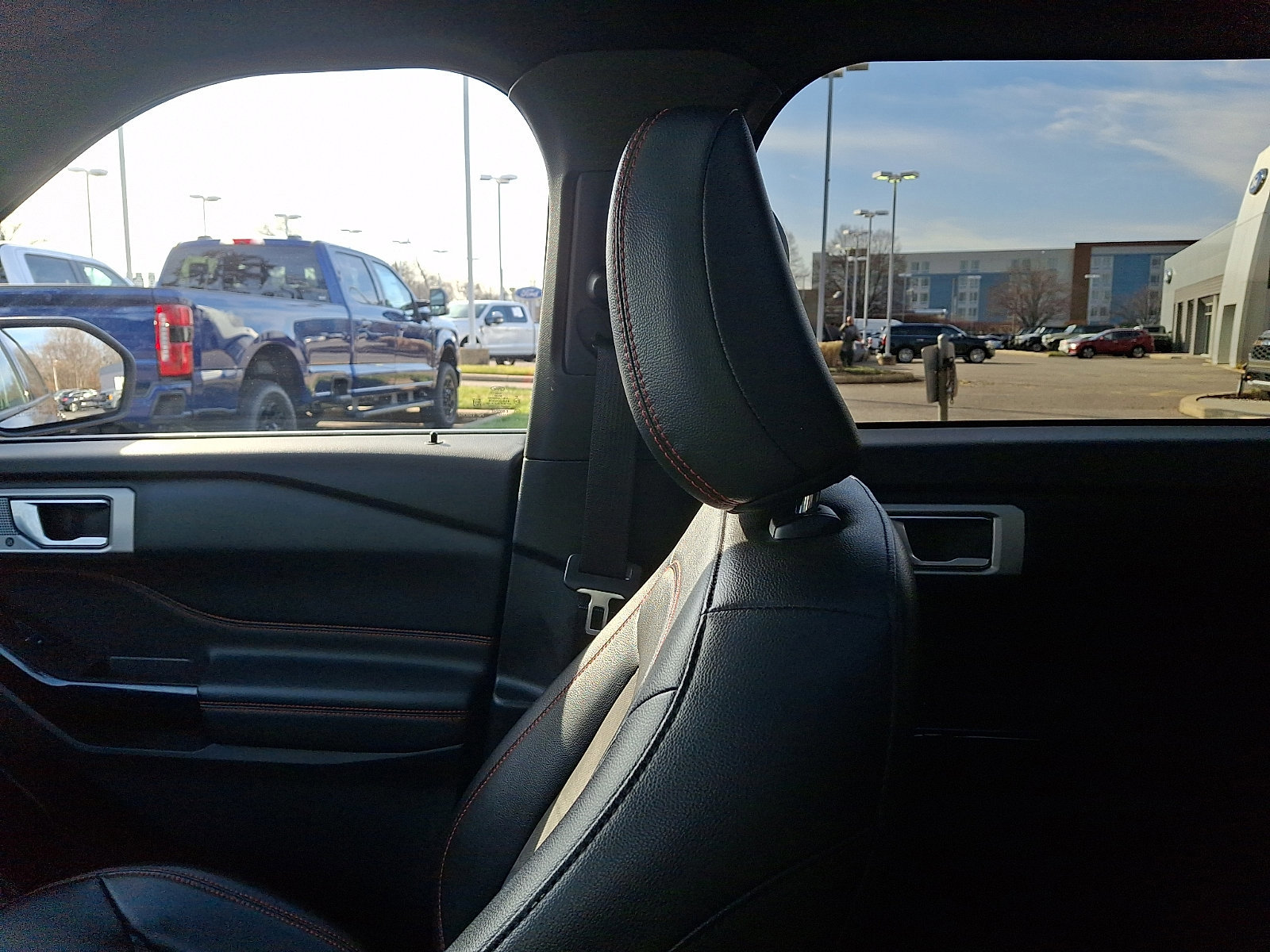 Certified 2022 Ford Explorer ST-Line image 17