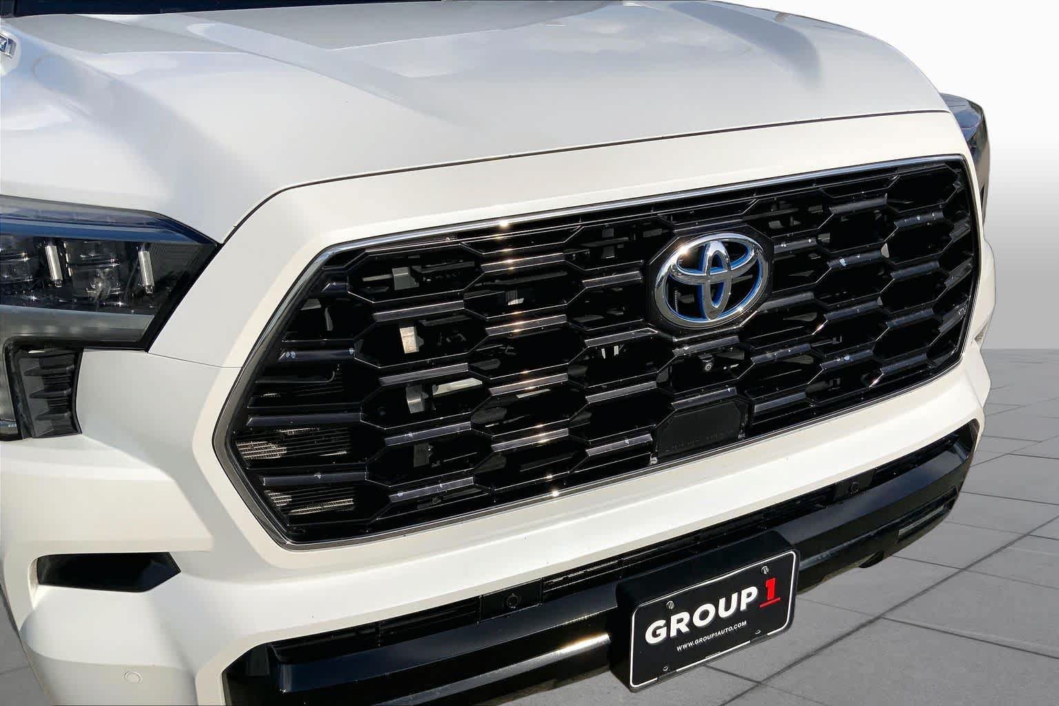 Used 2023 Toyota Sequoia Platinum AWD/4WD image 30