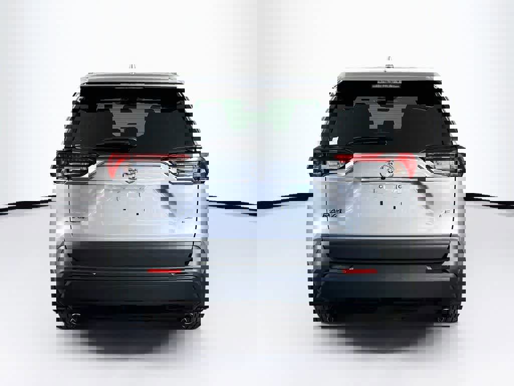 Used 2025 Toyota RAV4 LE FWD image 4