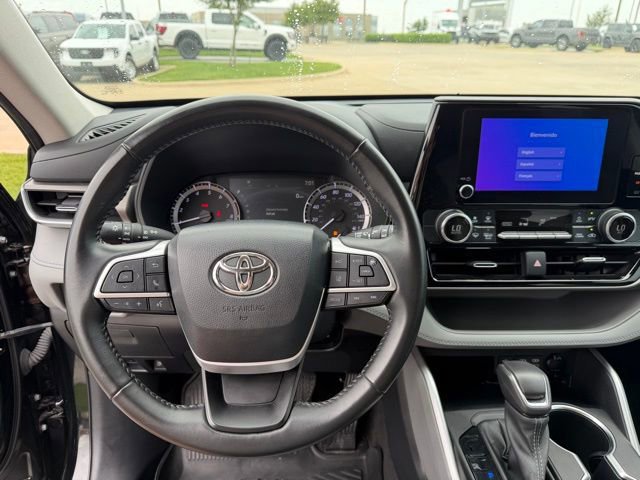 Used 2023 Toyota Highlander LE FWD image 13