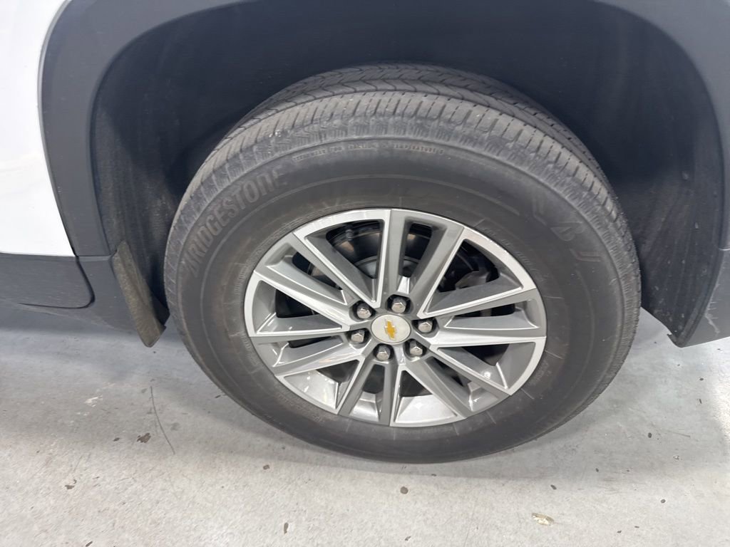 Used 2023 Chevrolet Traverse LT image 9