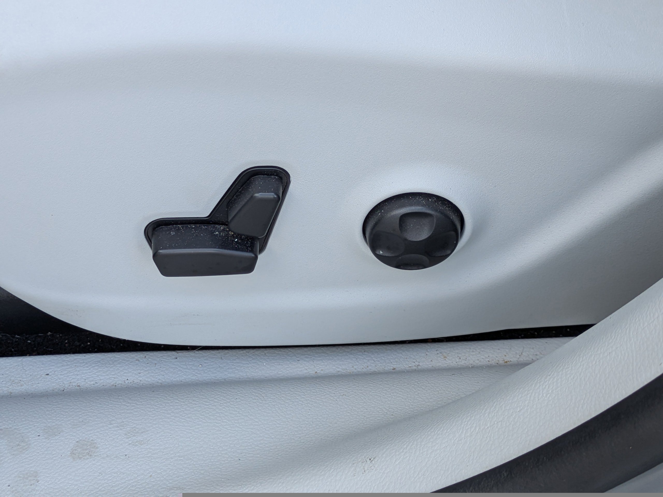 Used 2020 Jeep Cherokee Limited image 19