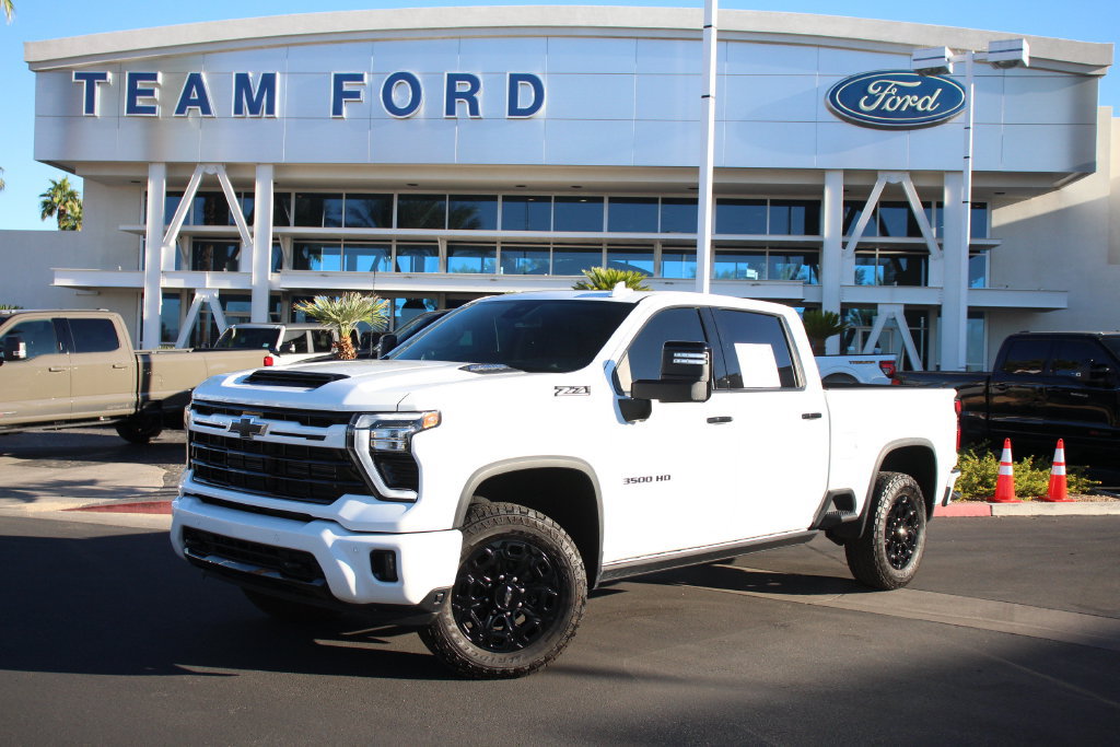 Used 2024 Chevrolet Silverado 3500 LTZ w/ LTZ Plus Package AWD/4WD image 2
