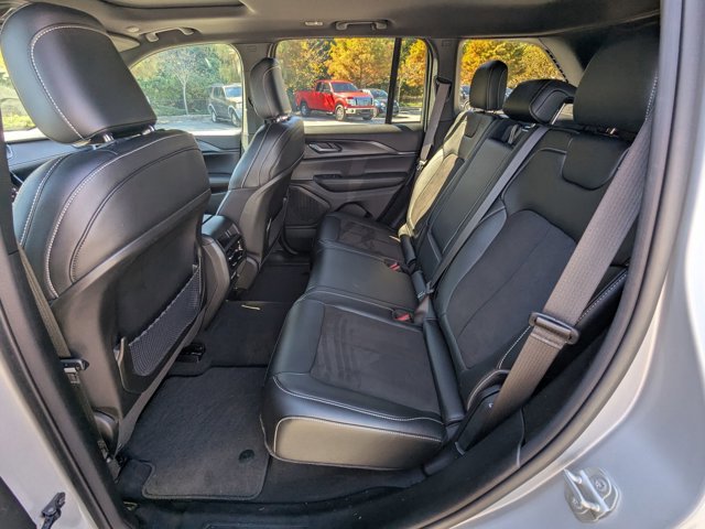 Used 2023 Jeep Grand Cherokee Altitude image 32