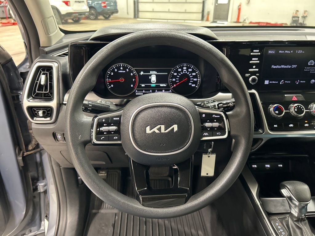Used 2022 Kia Sorento LX AWD/4WD image 16