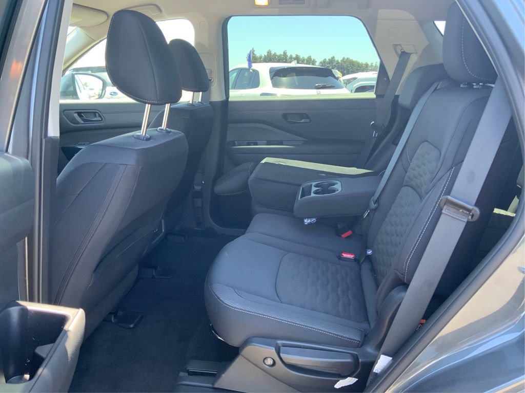 Used 2025 Nissan Pathfinder SV FWD image 10