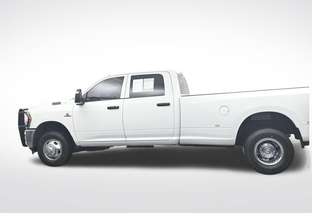 Used 2024 RAM 3500 Tradesman w/ Chrome Appearance Group AWD/4WD image 10