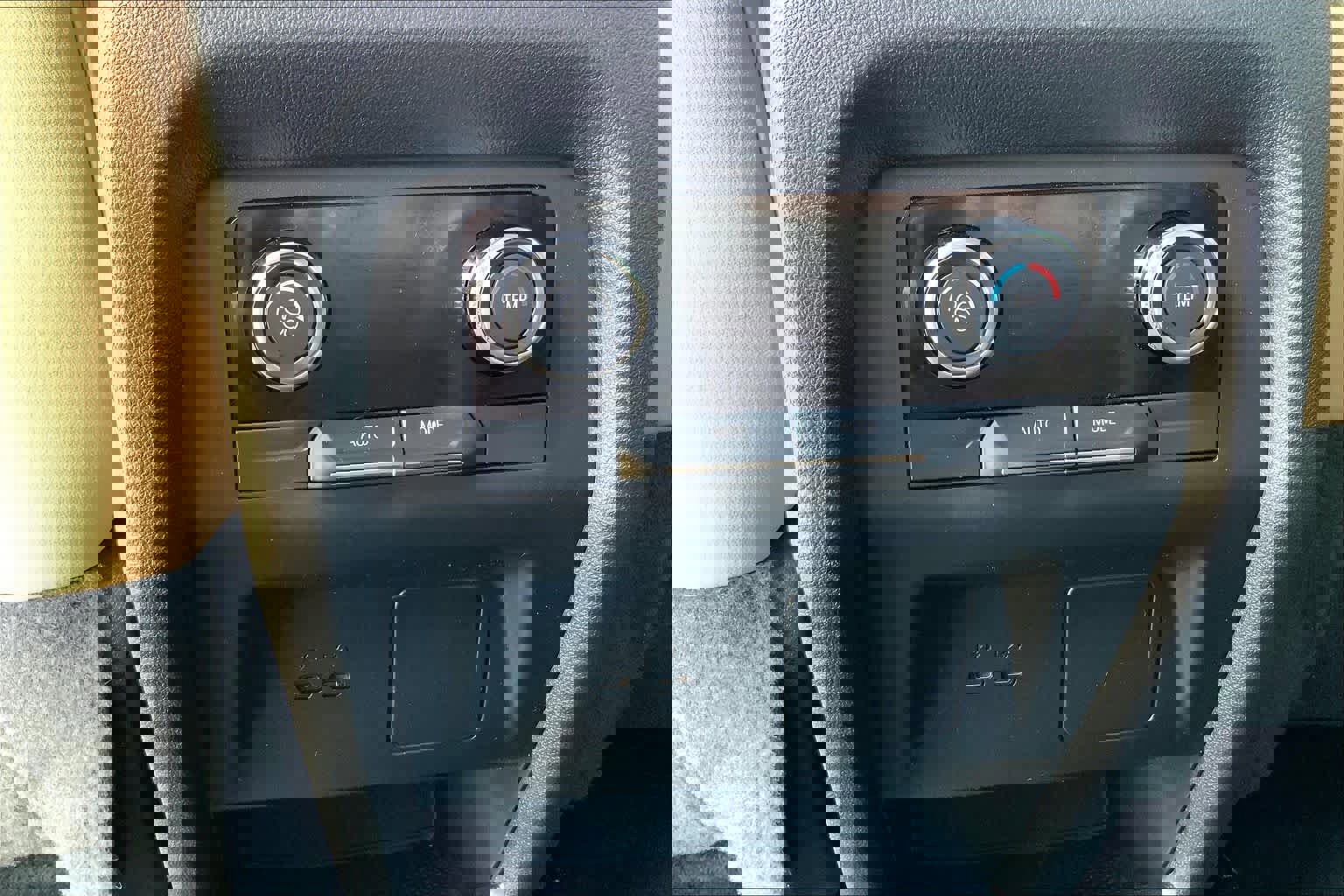 Used 2025 Buick Enclave Preferred FWD image 34