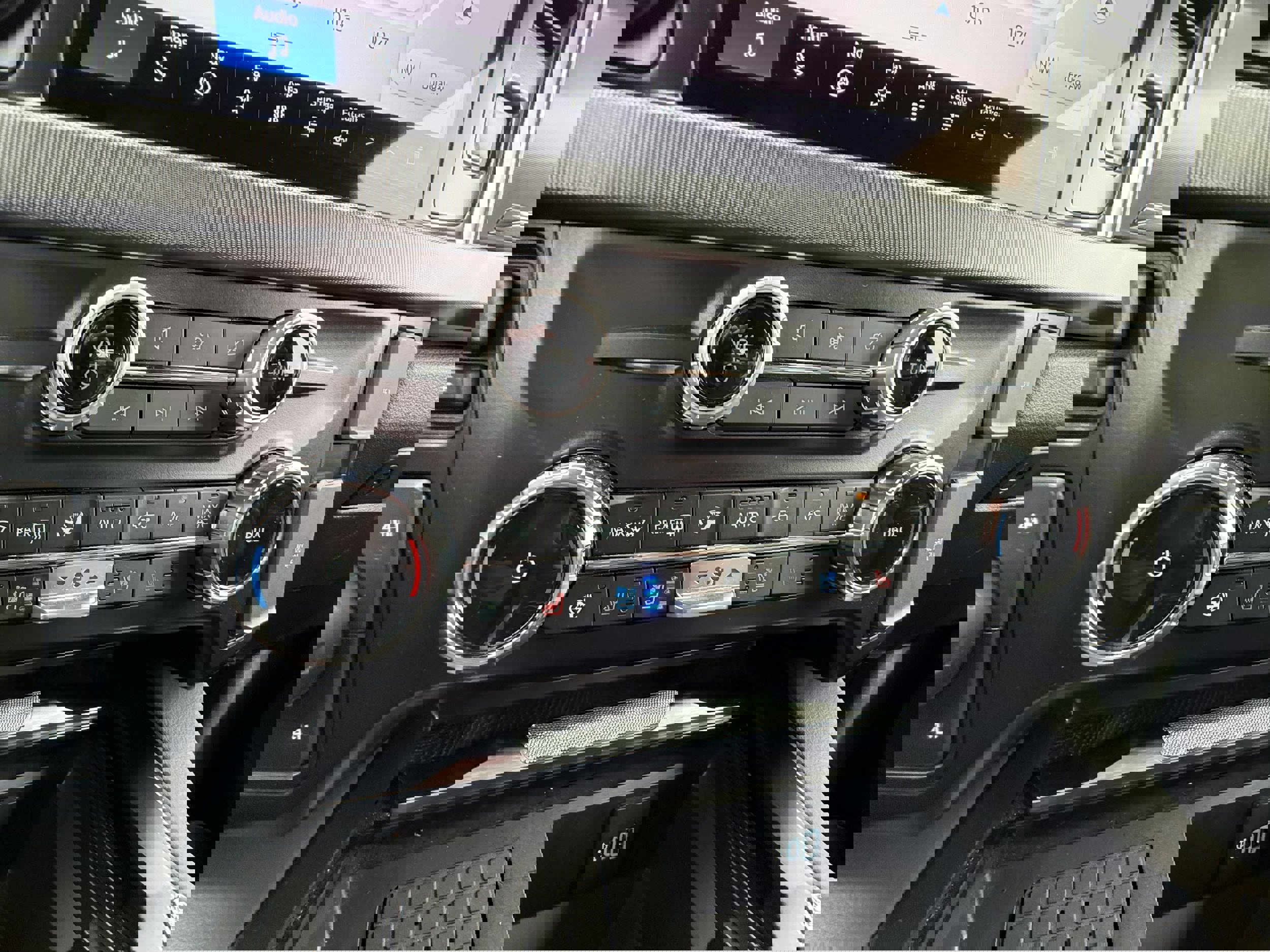 Certified 2024 Ford F350 Platinum image 28