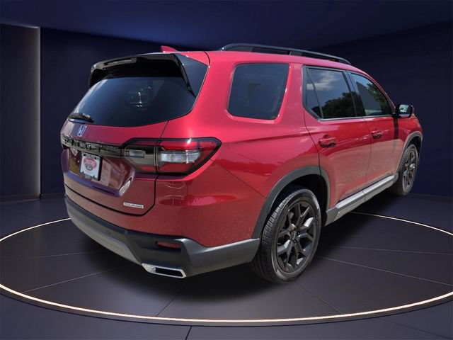 Used 2025 Honda Pilot Touring image 3