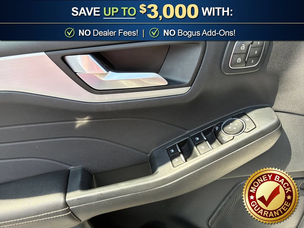 Certified 2023 Ford Escape Platinum w/ Class II Trailer Tow Package AWD/4WD image 16