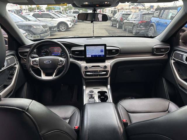 Certified 2023 Ford Explorer XLT w/ Equipment Group 202A AWD/4WD image 9