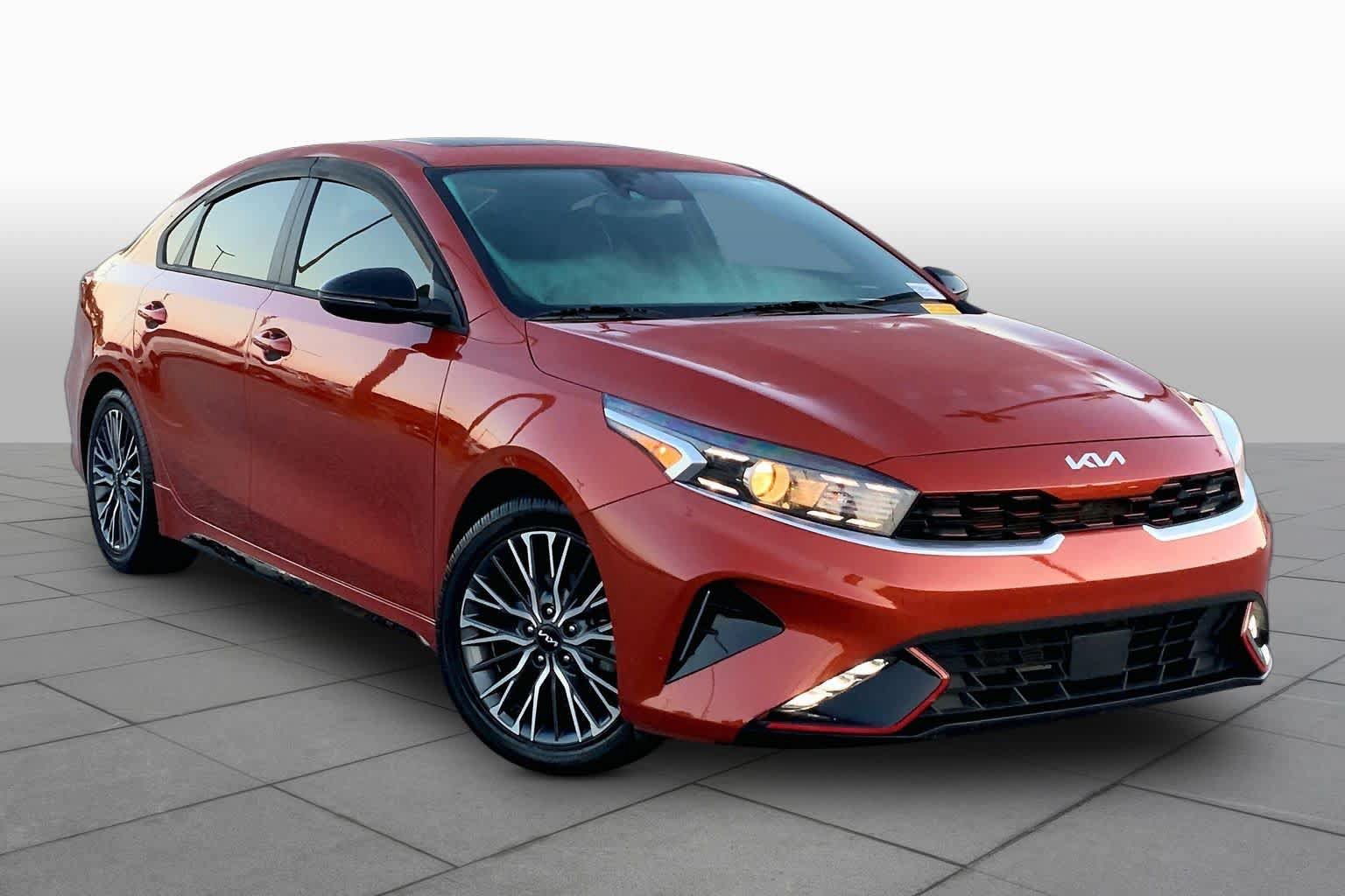 Used 2023 Kia Forte GT-Line w/ GT-Line Premium Package FWD image 3