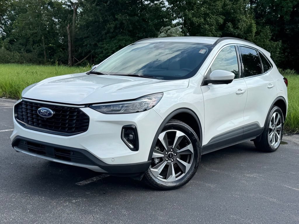Certified 2023 Ford Escape Platinum AWD/4WD image 2