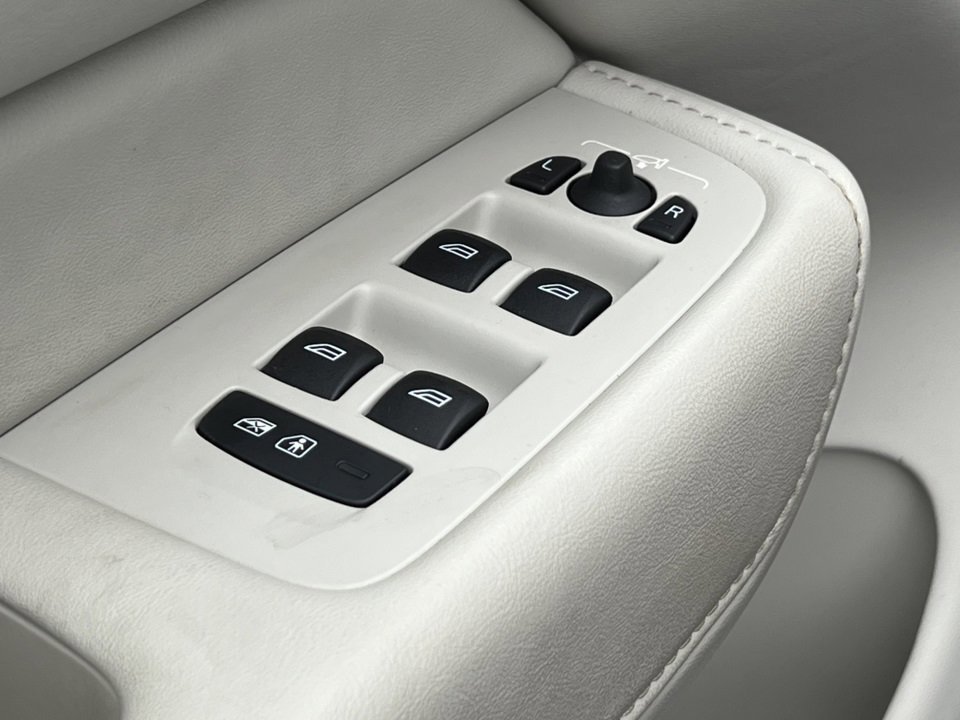 Used 2022 Volvo XC60 B5 Inscription image 20