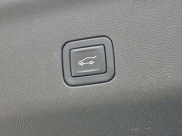 Used 2023 Chevrolet Suburban RST w/ Sport Performance Package image 32