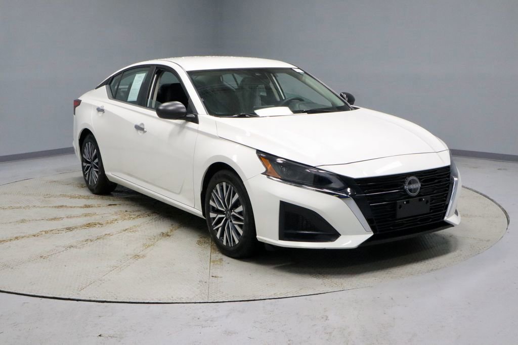 Used 2025 Nissan Altima 2.5 SV image 7