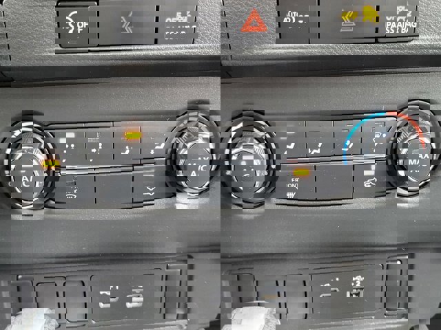 Used 2023 Nissan Frontier SV w/ Tow Package image 19