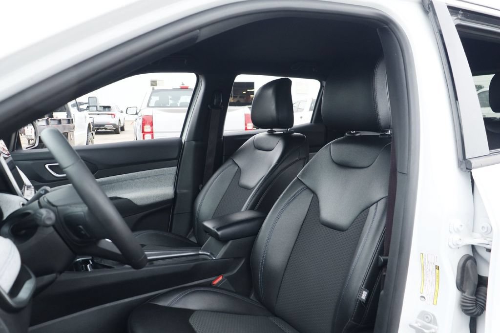 Used 2024 Jeep Compass Latitude AWD/4WD image 5