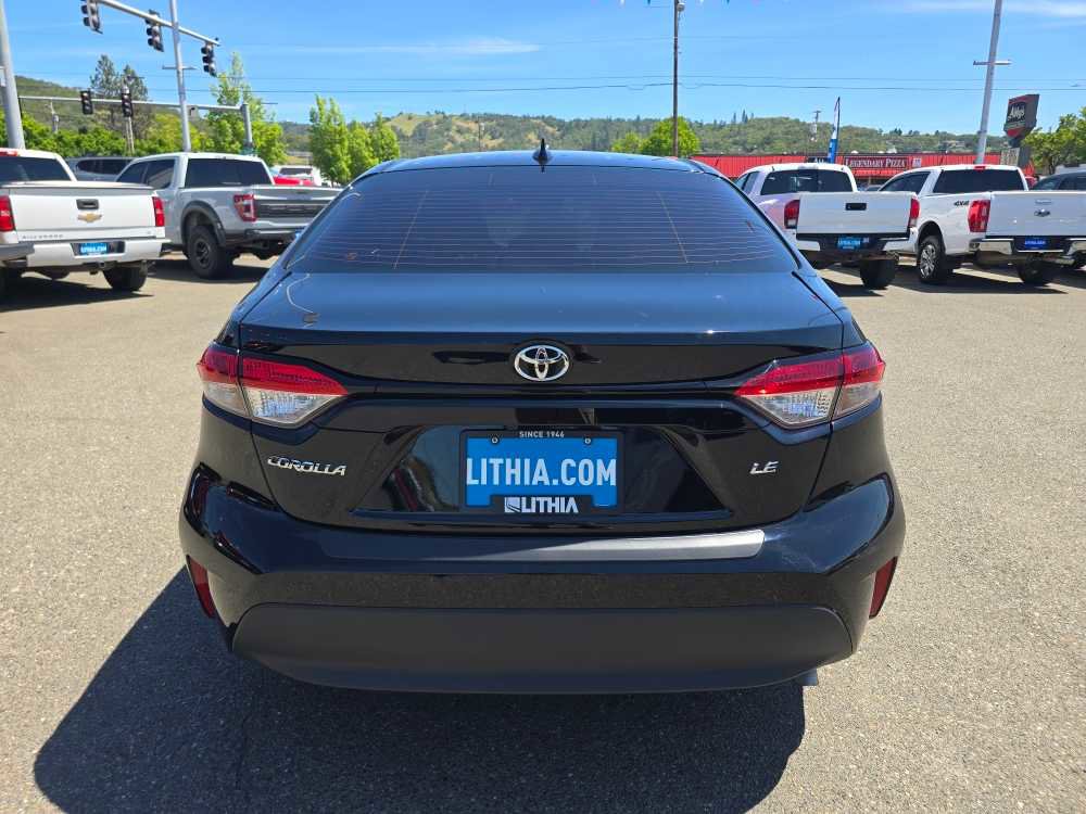 Used 2025 Toyota Corolla LE FWD image 4