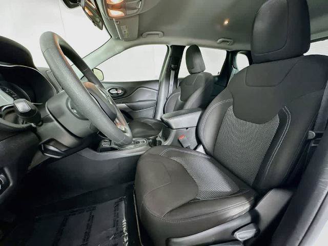 Used 2020 Jeep Cherokee Latitude FWD image 11