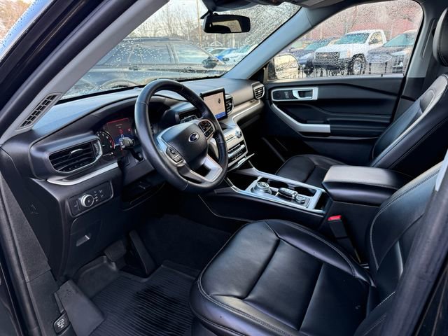 Certified 2022 Ford Explorer XLT w/ Equipment Group 202A image 3