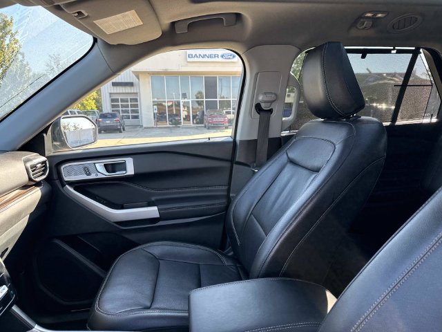 Certified 2022 Ford Explorer Limited w/ Equipment Group 301A RWD image 17
