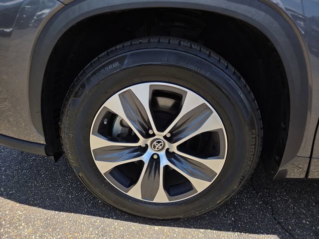 Used 2023 Toyota Highlander XLE FWD image 26