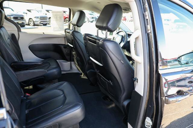 Used 2018 Chrysler Pacifica Touring-L Plus w/ Tire & Wheel Group image 33