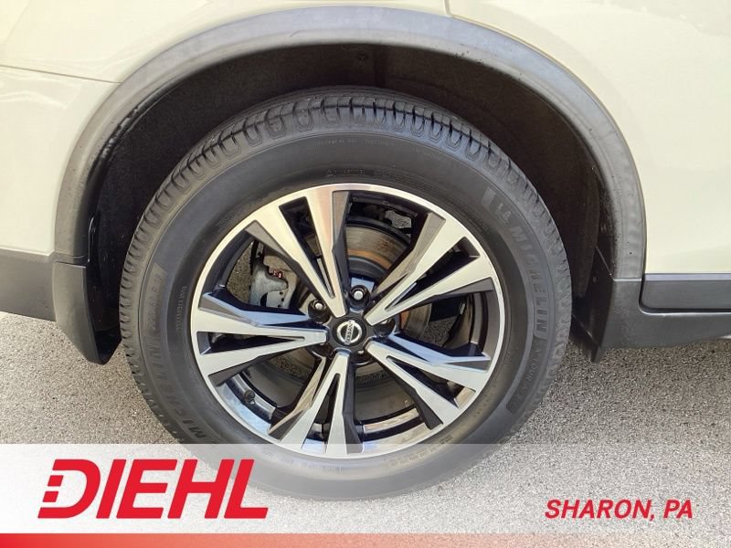 Used 2019 Nissan Rogue SV w/ Premium Package FWD image 18