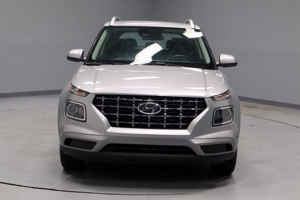 Used 2024 Hyundai Venue SEL FWD image 5