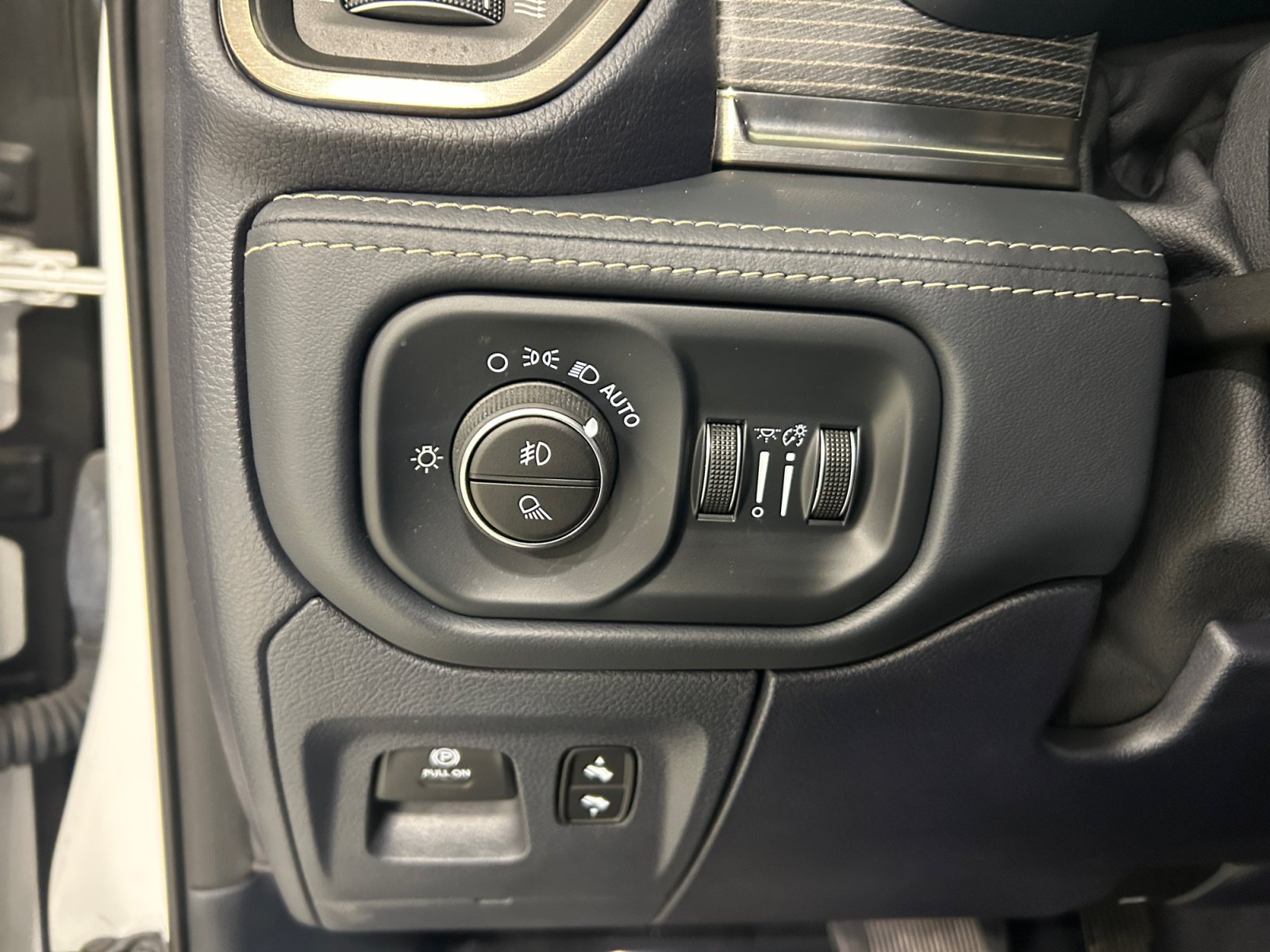 Used 2019 RAM 1500 Limited AWD/4WD image 18