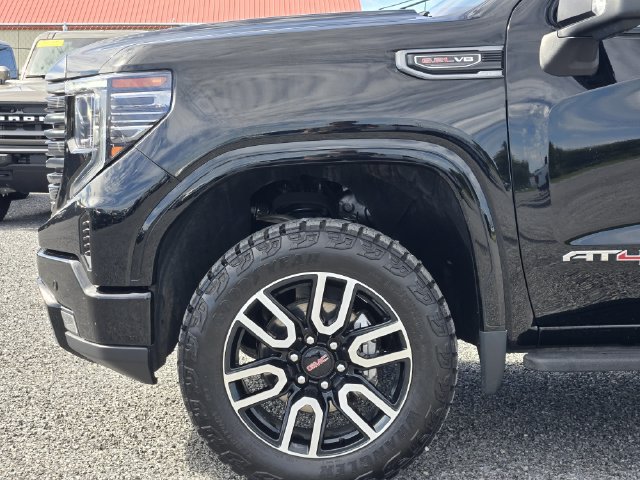 Used 2023 GMC Sierra 1500 AT4 w/ AT4 Premium Package AWD/4WD image 9