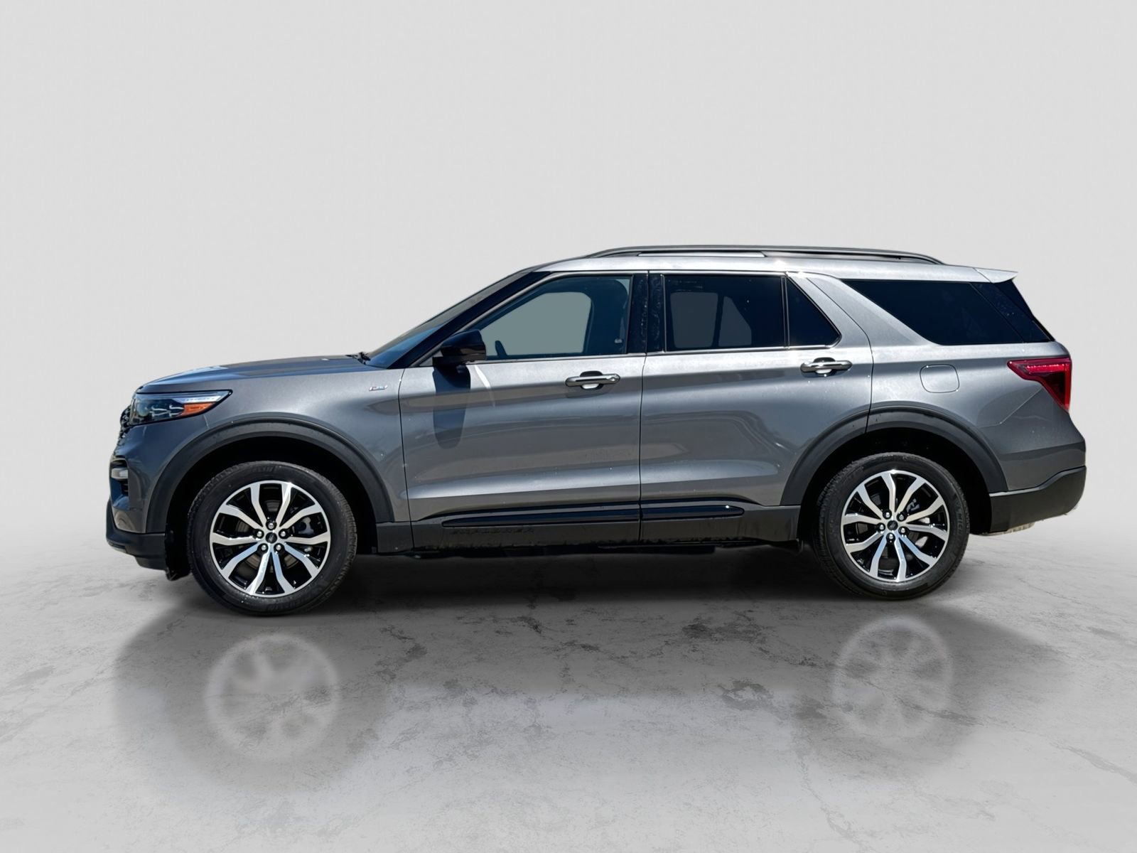 Certified 2022 Ford Explorer ST-Line w/ Class IV Trailer Tow Package AWD/4WD image 3