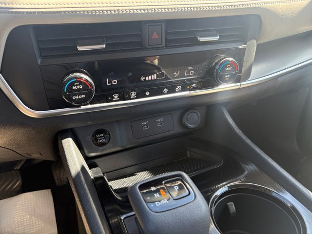 Used 2025 Nissan Rogue SV FWD image 18