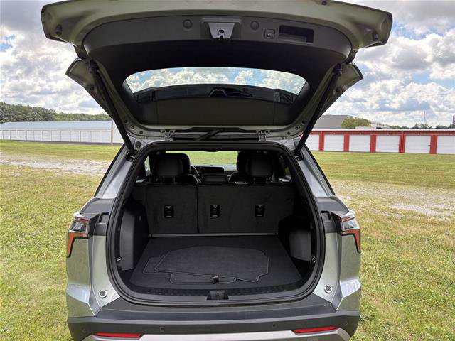 Used 2026 Chevrolet Equinox LT w/ Convenience Package II FWD image 28