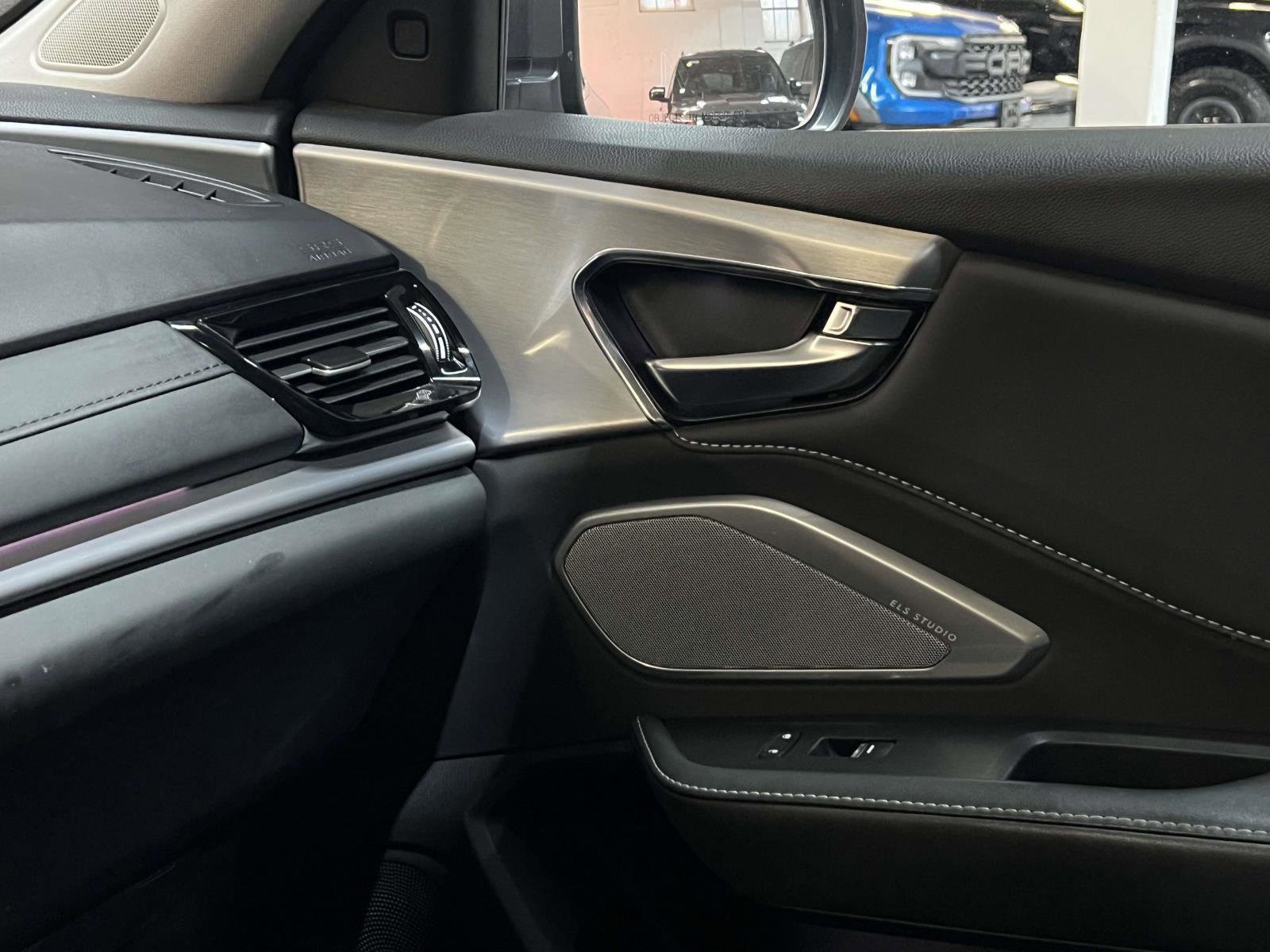 Used 2023 Acura RDX w/ Technology Package image 35