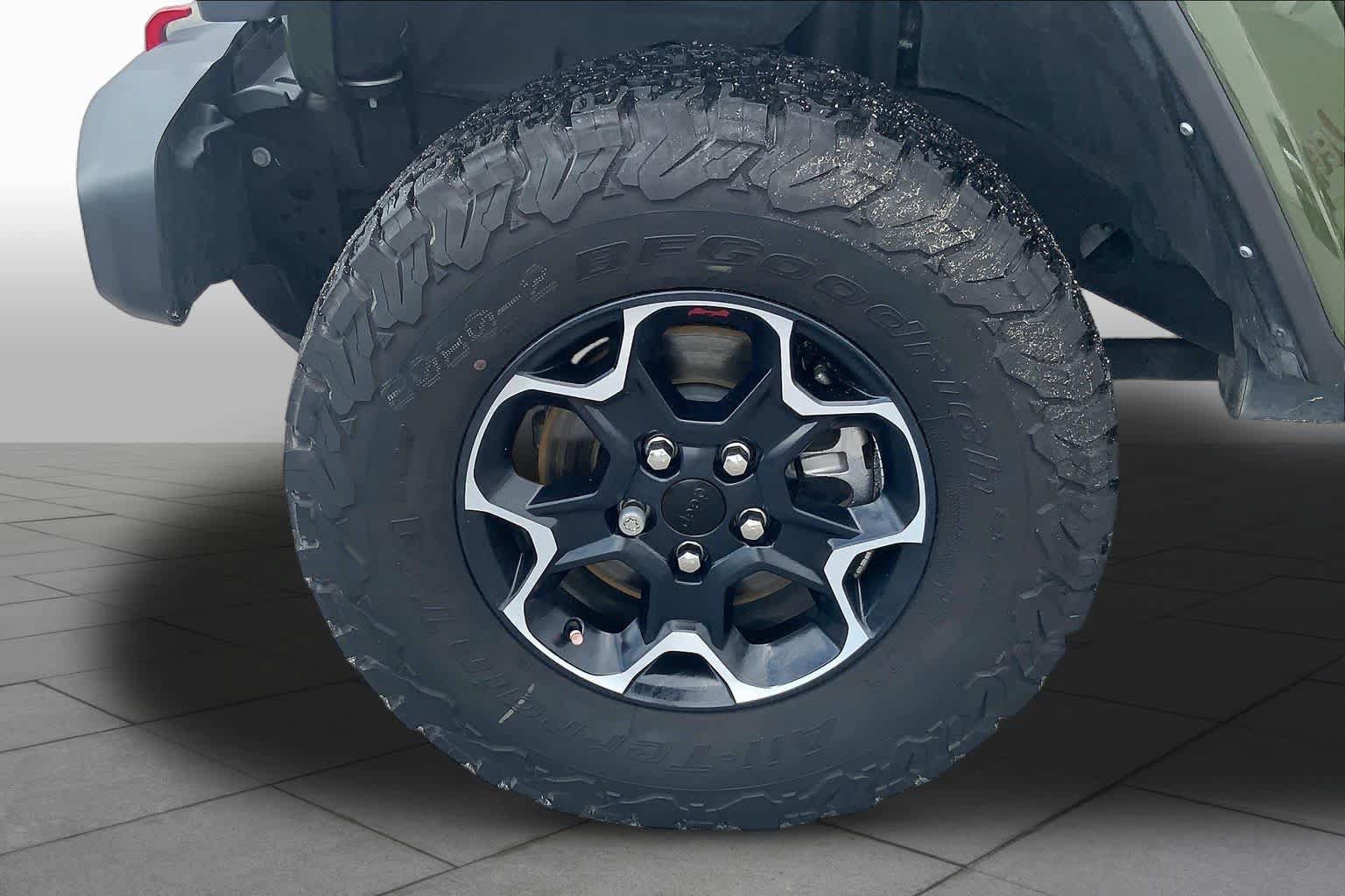 Used 2023 Jeep Wrangler Unlimited Rubicon AWD/4WD image 11