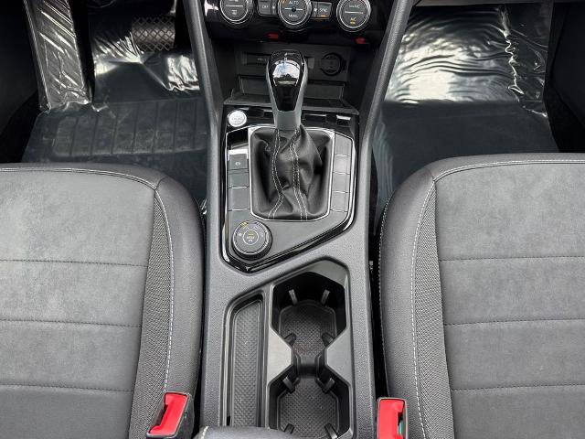 Used 2024 Volkswagen Taos SE w/ Panoramic Sunroof Package AWD/4WD image 16