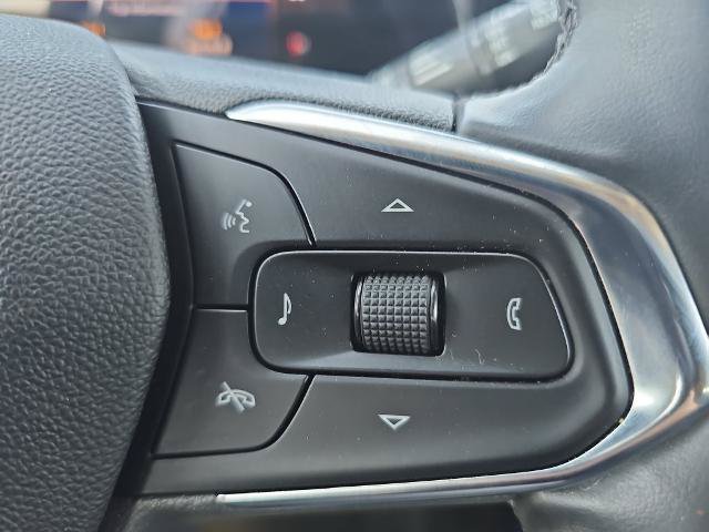 Used 2025 Chevrolet Trax LT w/ LT Convenience Package FWD image 17