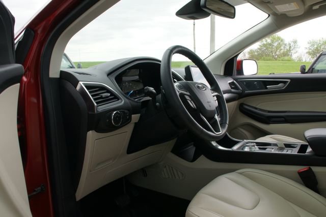 Certified 2022 Ford Edge Titanium w/ Class II Trailer Tow Package image 15