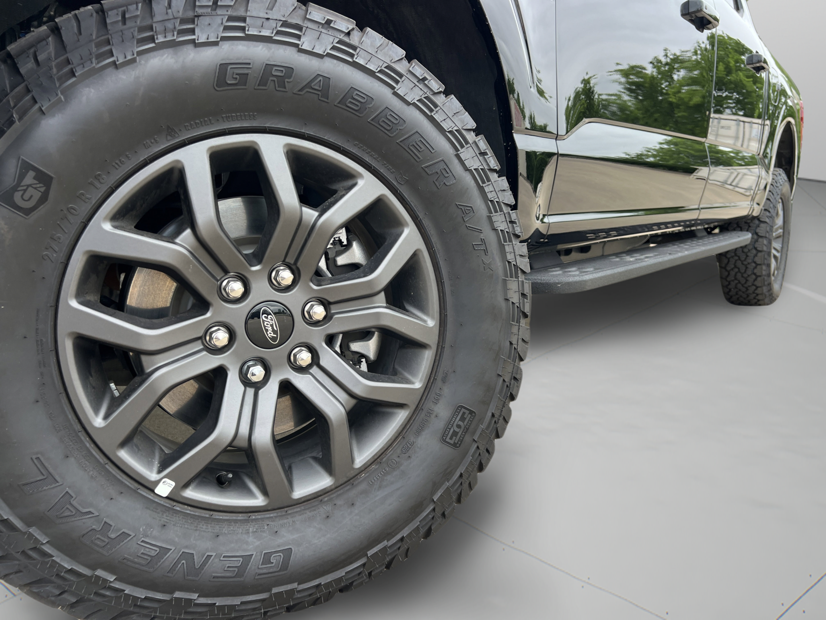 Certified 2025 Ford F150 Tremor AWD/4WD image 32