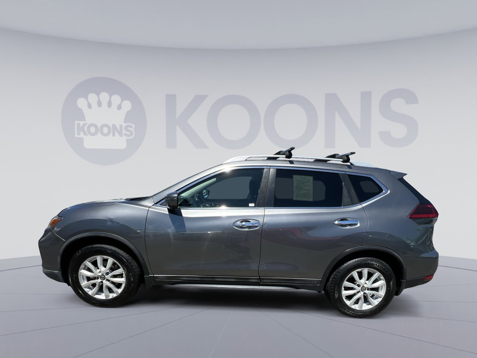 Used 2018 Nissan Rogue SV w/ Premium Package FWD image 13
