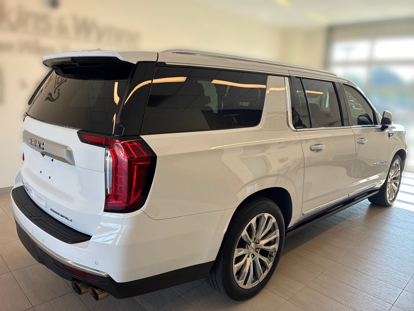 Used 2023 GMC Yukon XL Denali w/ Max Trailering Package AWD/4WD image 2