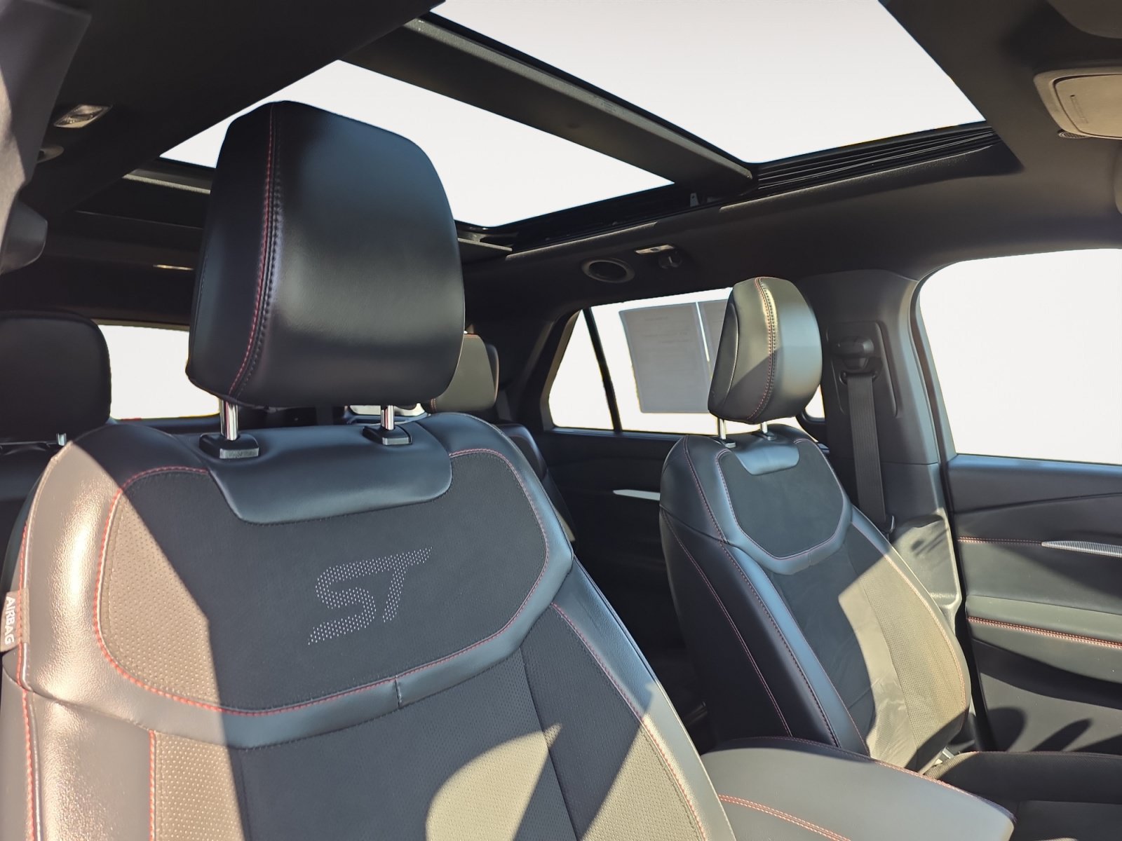 Certified 2025 Ford Explorer ST AWD/4WD image 11