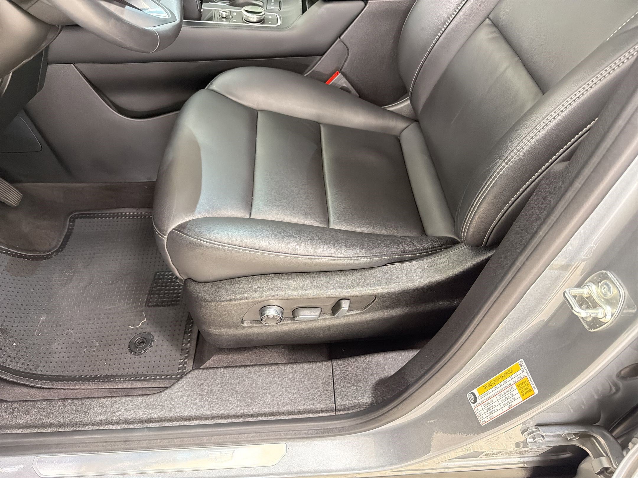 Used 2024 Cadillac XT4 Premium Luxury w/ Cold Weather Package FWD image 14