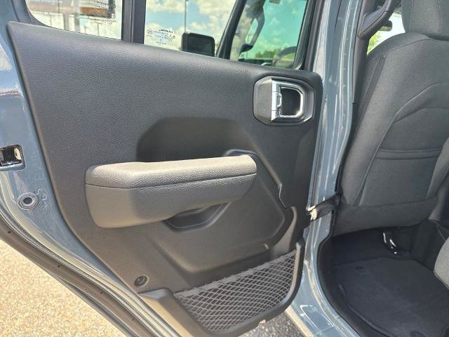 Used 2025 Jeep Gladiator Sport AWD/4WD image 18