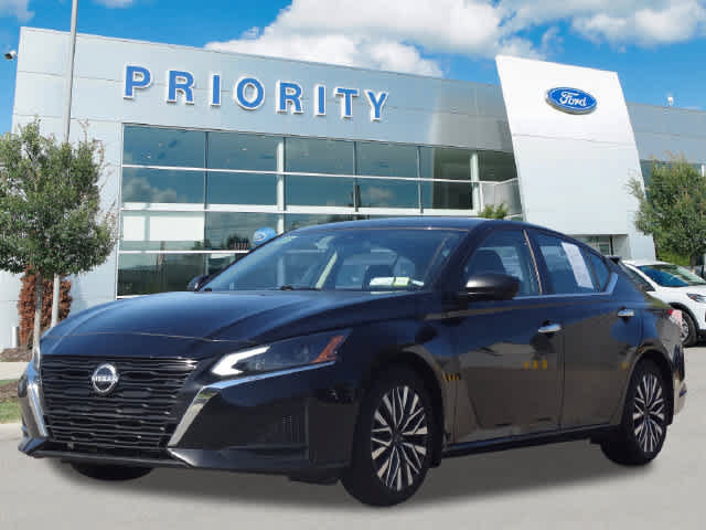 Used 2024 Nissan Altima 2.5 SV FWD image 1