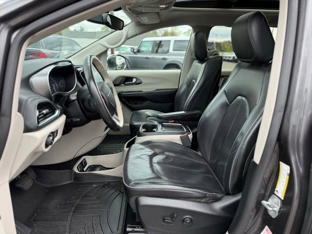Used 2019 Chrysler Pacifica Limited FWD image 16